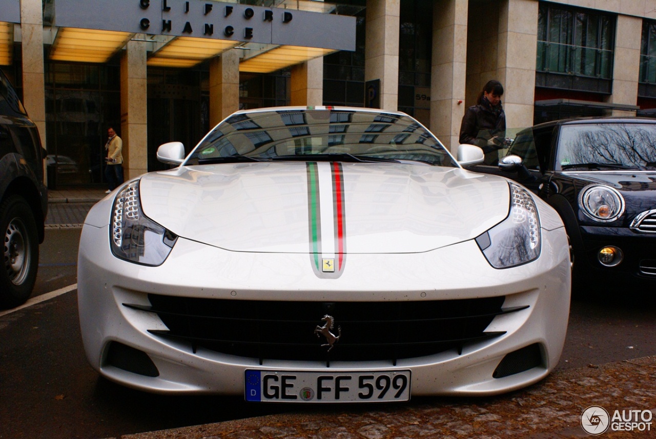 Spot van de dag: Ferrari FF met toepasselijke striping! 