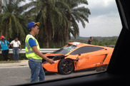 Student crasht zijn Lamborghini in Maleisië